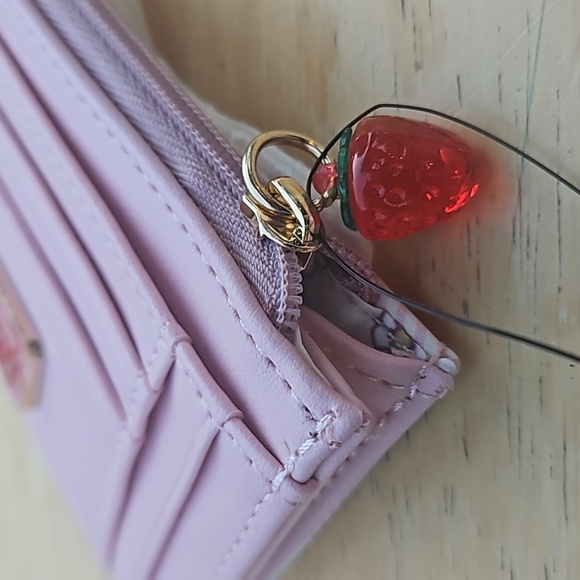 STRAWBERRY SHORTCAKE ZIPPERED CARDHOLDER - Picture 5 of 11